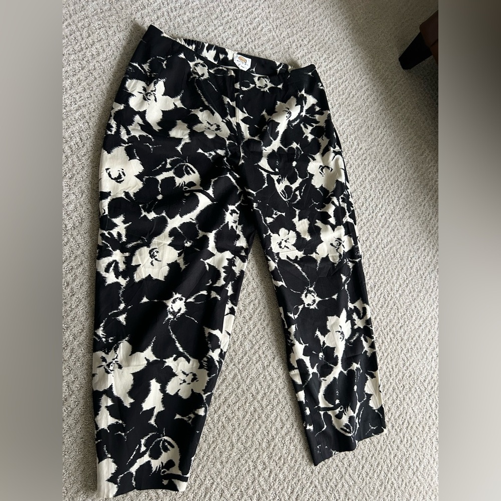 TALBOTS petite stretch.  Black and cream.  Size 18W
